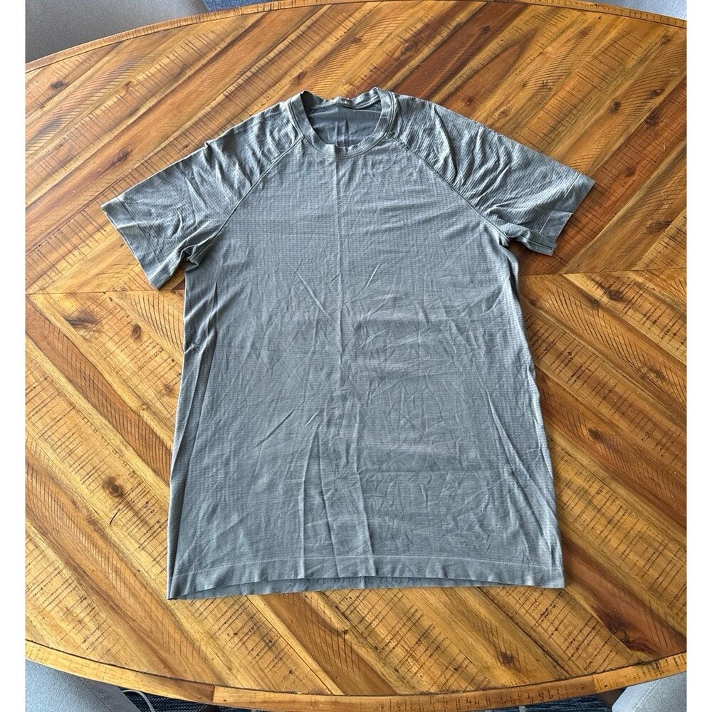 Lululemon Metal Vent Tech Short Sleeve Performance Shirt Men’s Small Green Gray
